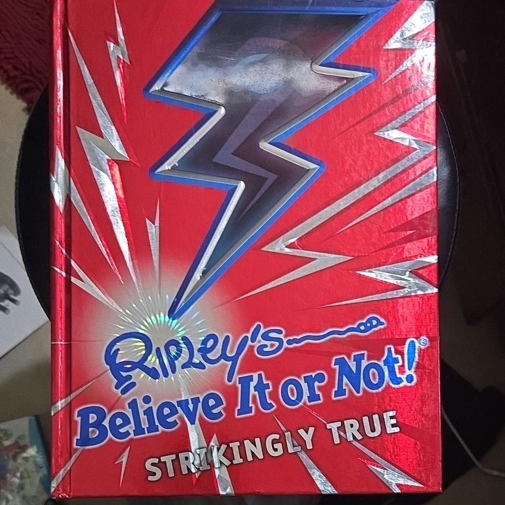 Strikingly True Book - Red